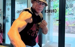 10 декабря стало известно, что Ван Дамм находится в Украине