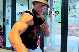 10 декабря стало известно, что Ван Дамм находится в Украине