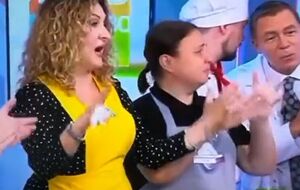 Один із учасників шоу відповів, що пісня, яка прозвучала в ефірі пропагандистського каналу, була українською мовою, але ведуча почала протестувати
