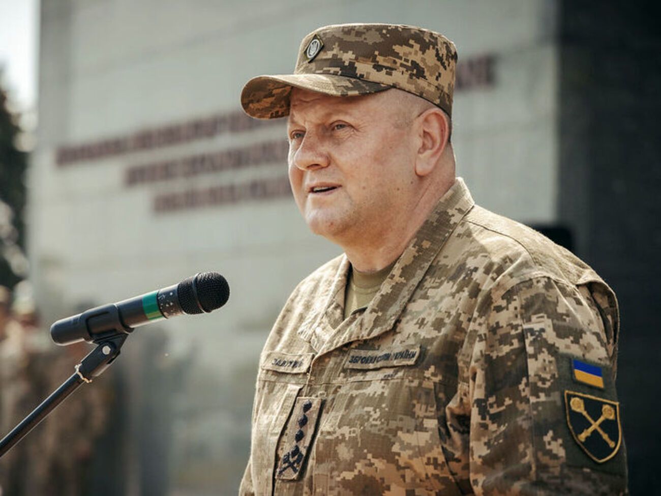 Украинские защитники прилагают все усилия для стабилизации ситуации на востоке страны, заявил Залужный