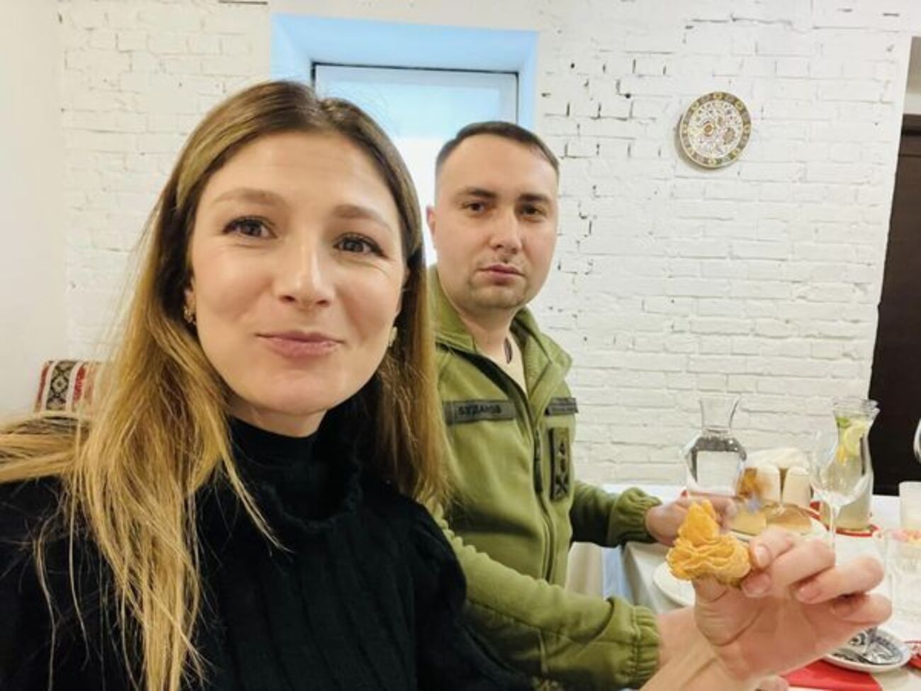 Джапарова и Буданов встретились в ресторане крымскотатарской кухни