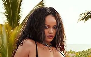 Ріанна показала спідню білизну свого іменного бренда