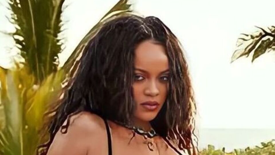 Ріанна показала спідню білизну свого іменного бренда