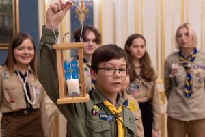Вифлеемский огонь Зеленскому передали представители трех украинских скаутских организаций
