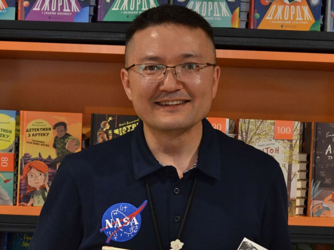 Первая книга писателя под псевдонимом Дорж Бату вышла в издательстве "Старого Лева" в 2018 году