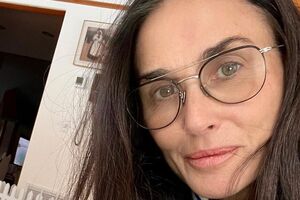 Деми Мур: Погрузитесь в праздничное настроение!