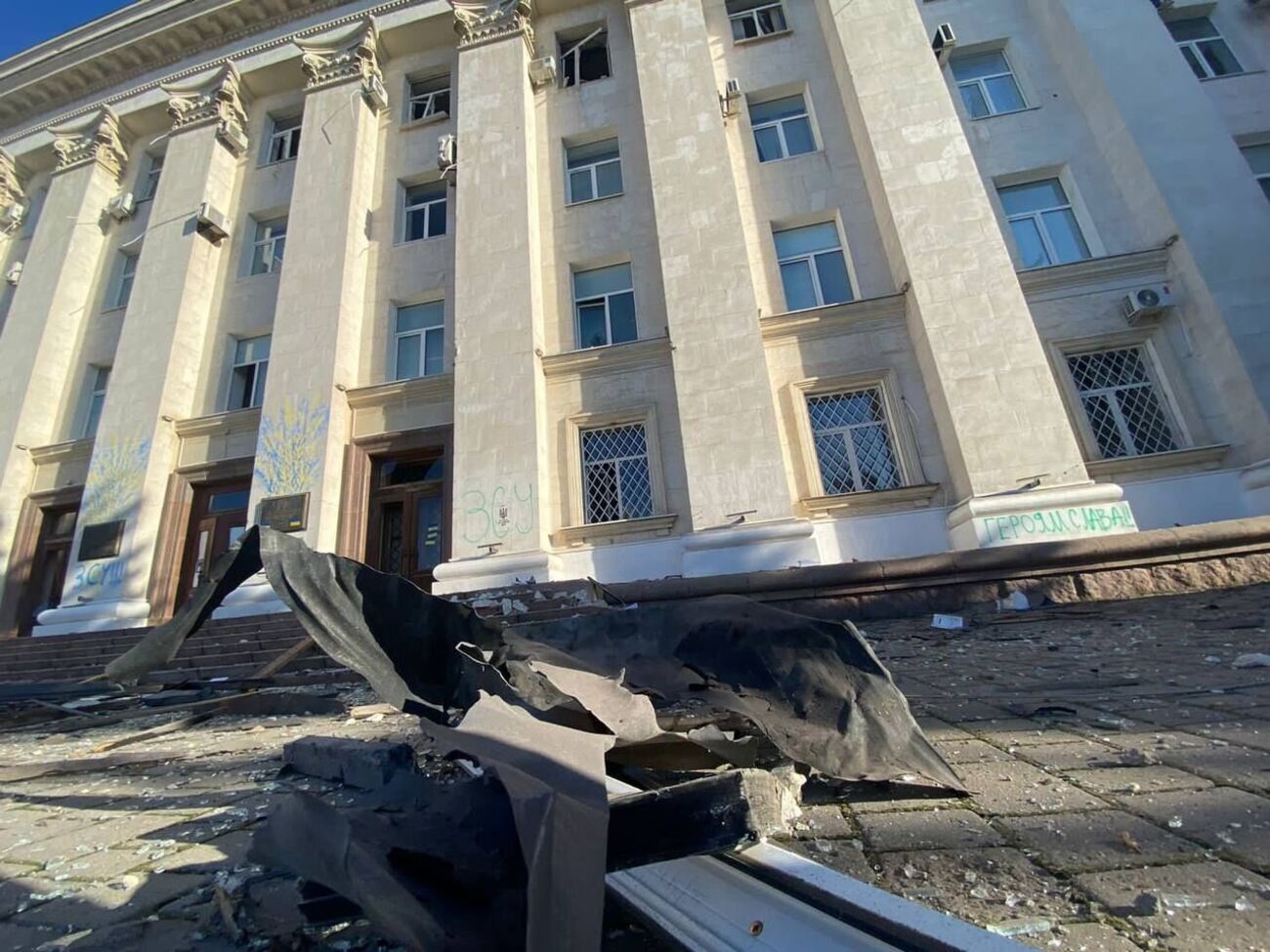 Росіяни вдарили по самому центру Херсона