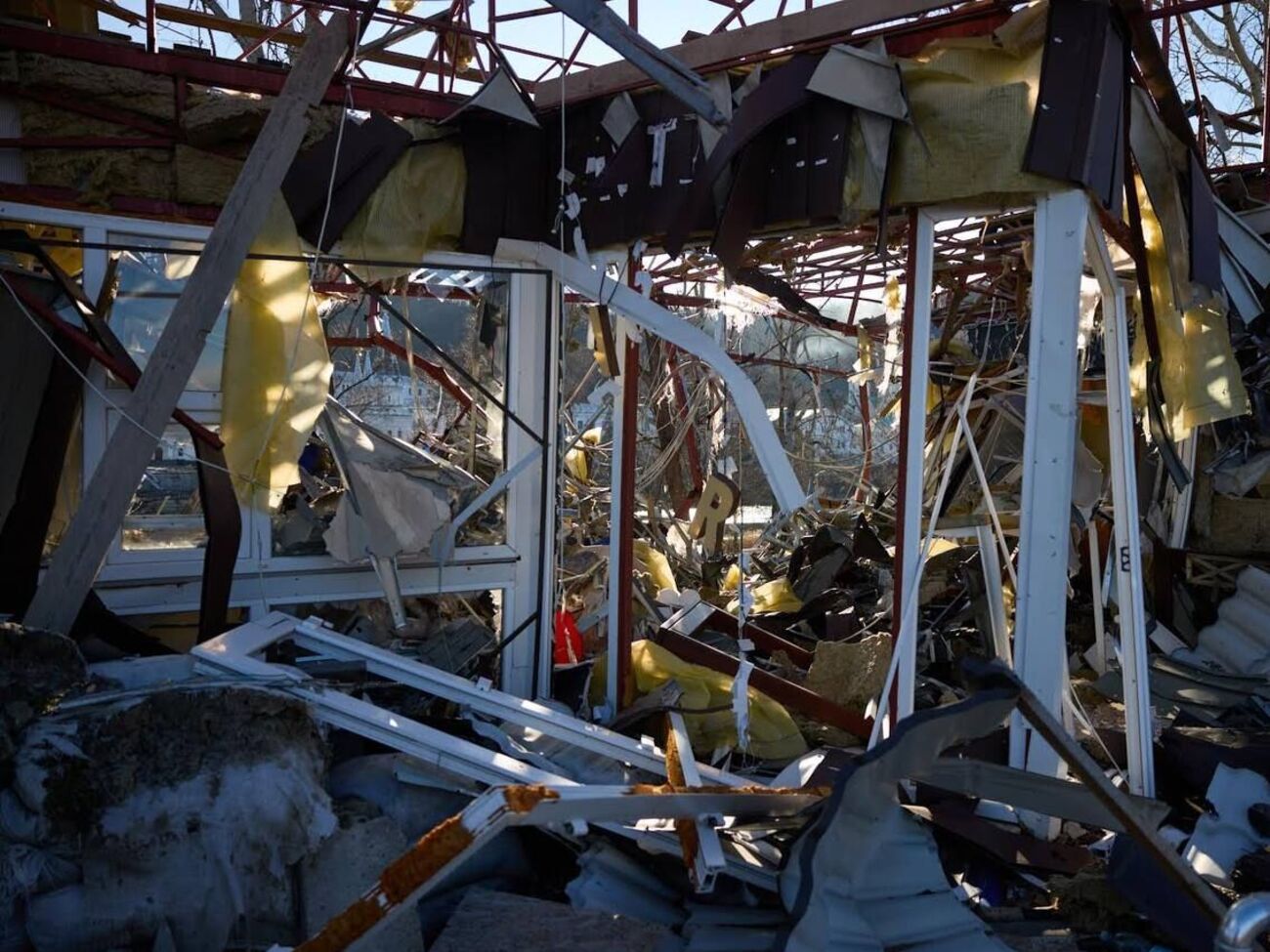 Унаслідок ворожих обстрілів упродовж доби 19 мирних жителів України дістали поранення