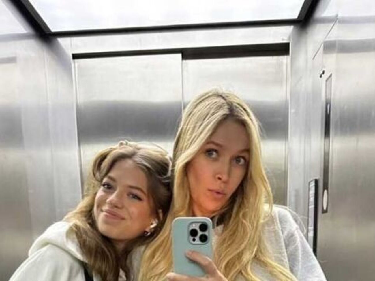 Брежнева родила младшую дочь Сару в 2009 году