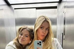 Брежнева родила младшую дочь Сару в 2009 году