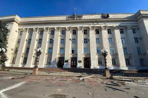 Удар оккупантов зафиксирован в 100 метрах от здания Херсонской ОГА