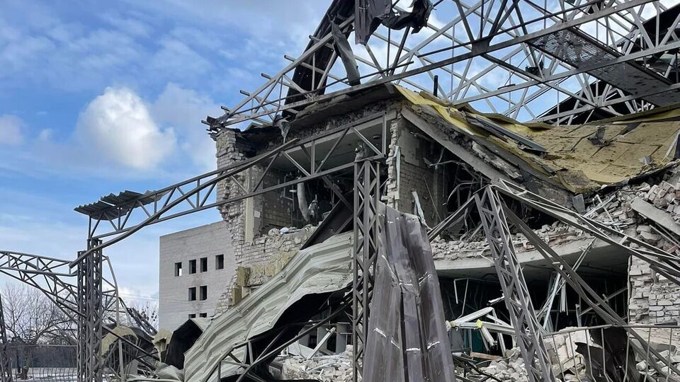 В ізюмській лікарні розгромлено чотири операційні блоки й реанімацію, повідомляють в Офісі президента