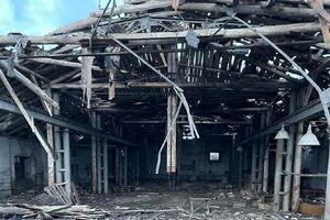 У Бахмуті внаслідок обстрілів пошкоджено будівлю агроскладу
