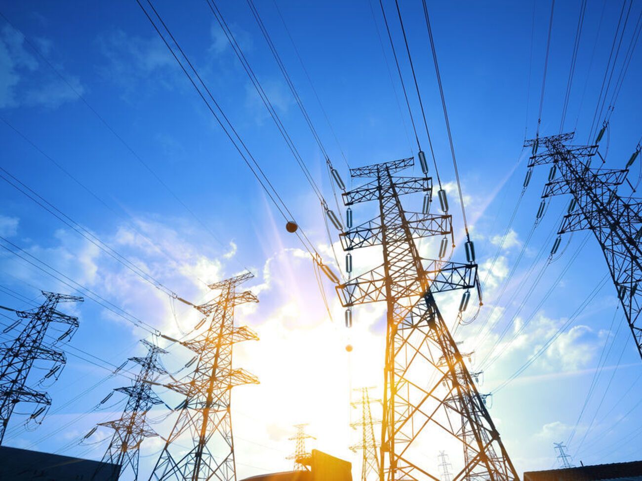 Російські окупанти масовано атакують об'єкти інфраструктури по всій Україні