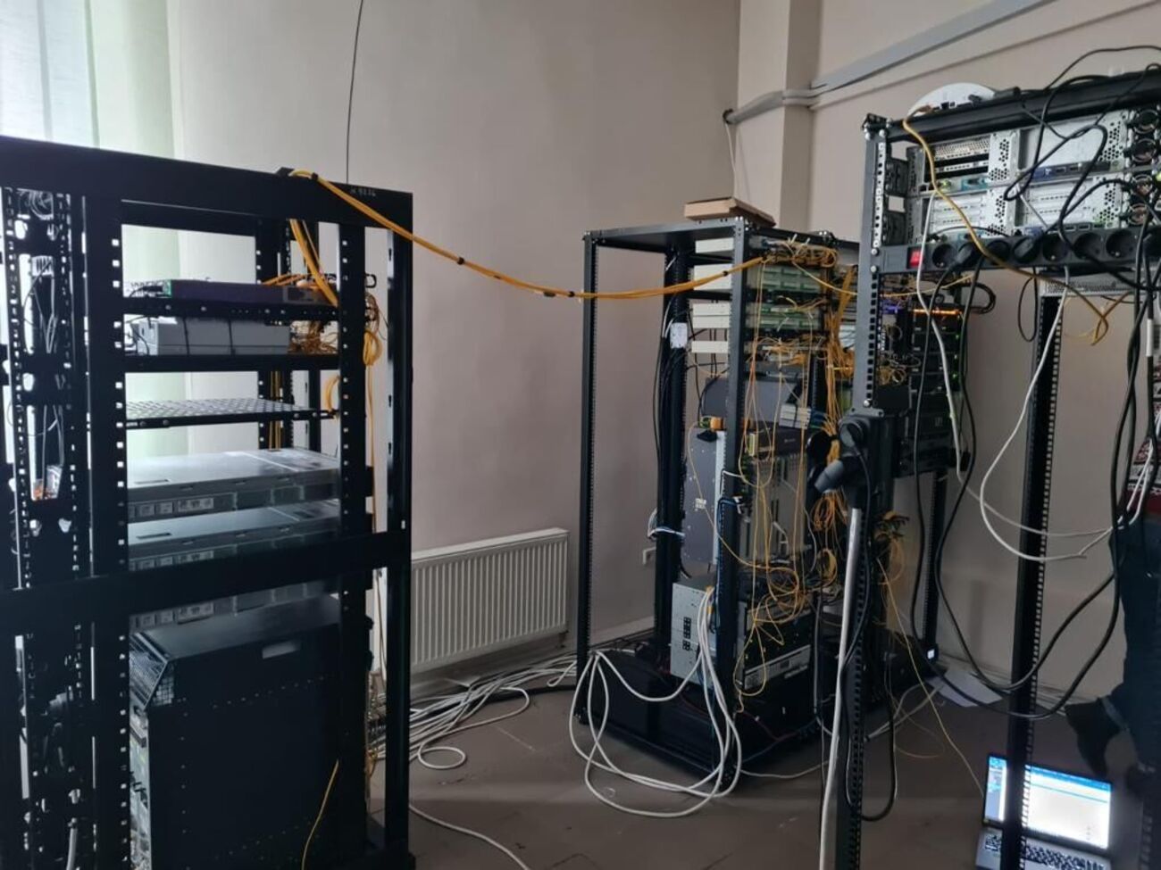 При обыске правоохранители изъяли технику