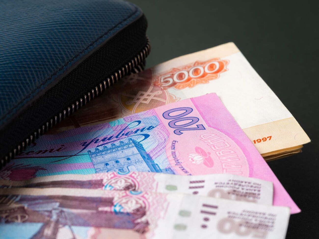 Мелітопольців змушують міняти гривню на рублі за вкрай невигідним курсом, зазначив Федоров