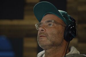 Запис закадрового тексту за участю Шрайбера проводили в Mirrortone Studios у Нью-Йорку