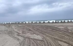 Окупанти і надалі встановлюють протитанкові бетонні піраміди, щоб зупинити просування важкої техніки