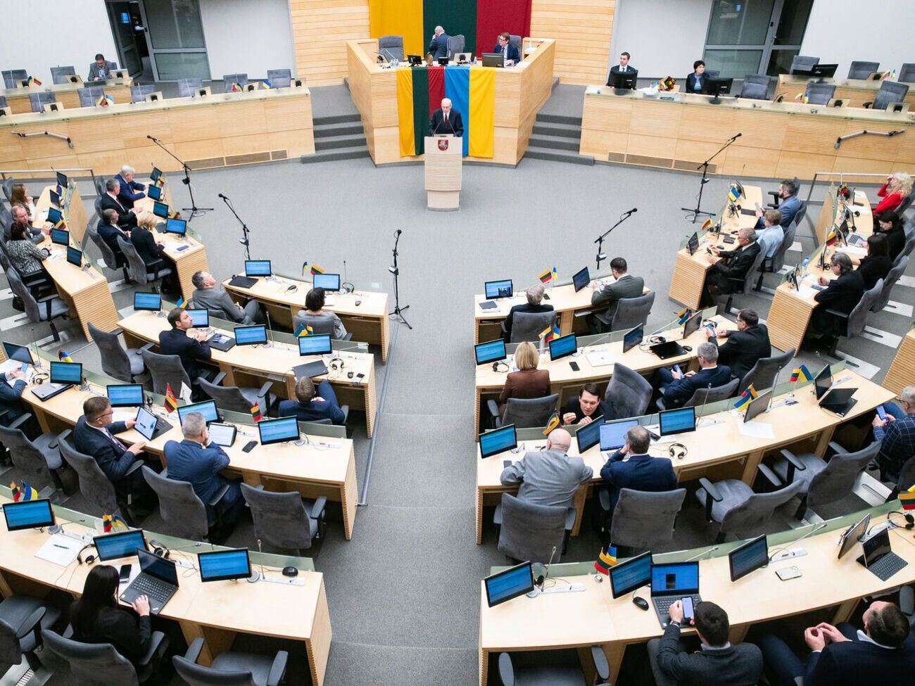 Документ о запрете&nbsp;на оружие для россиян и белорусов поддержали 106 депутатов Сейма Литвы