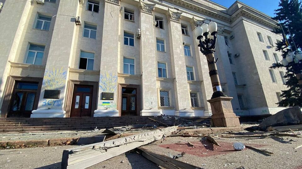 Ворог другий день поспіль атакує Херсон, зазначили в ОВА