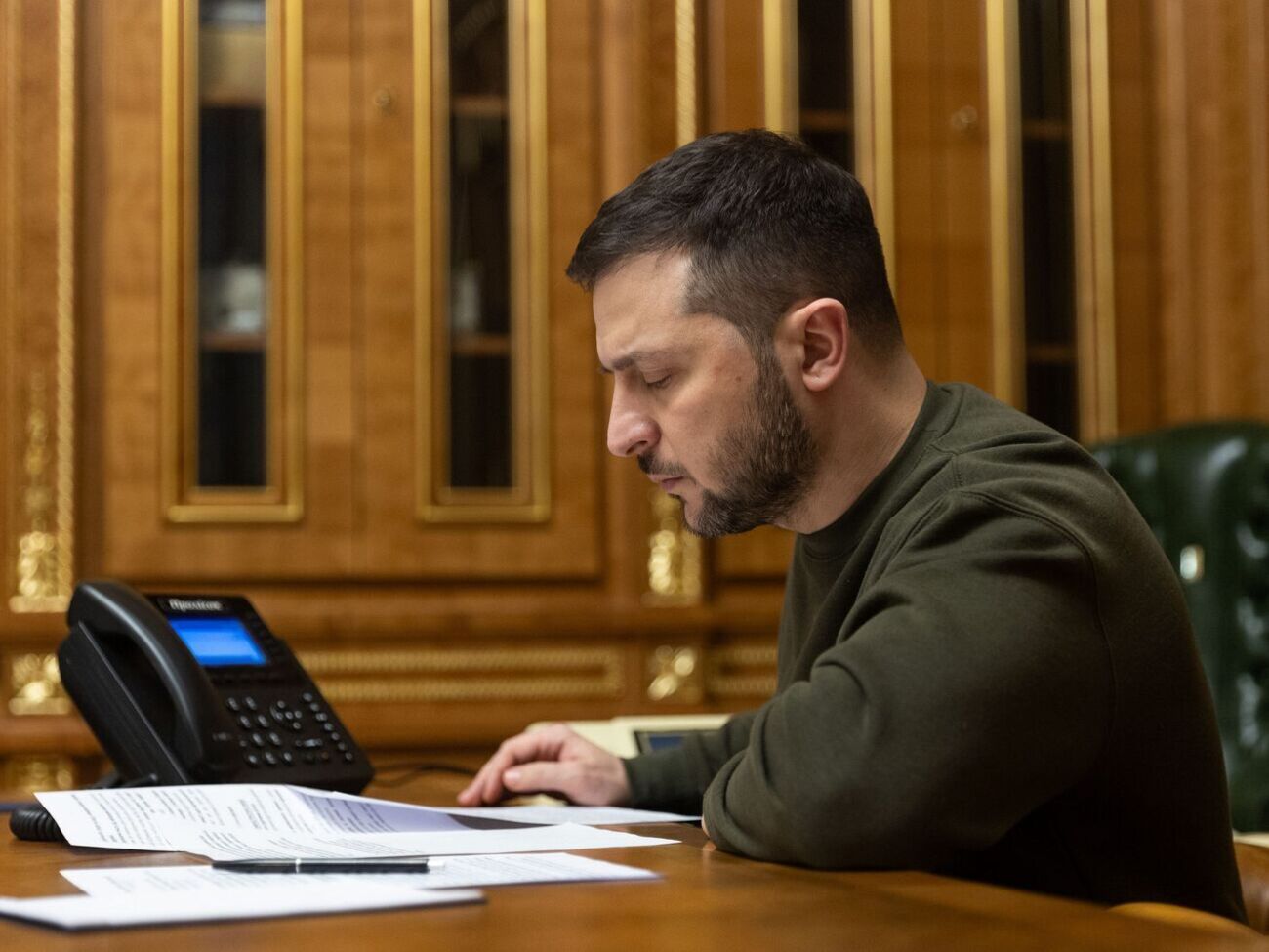 Зеленський (на фото) подякував Трюдо та всім канадцям за "принципове лідерство в санкційній політиці" проти РФ