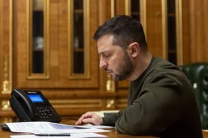 Зеленский (на фото) поблагодарил Трюдо и всех канадцев за "принципиальное лидерство в санкционной политике" против РФ