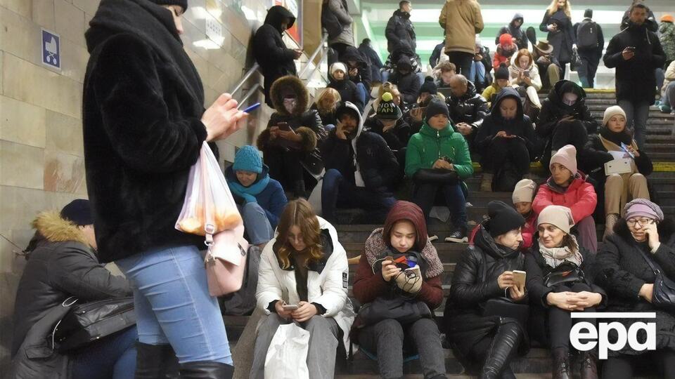 Про зупинення метро у зв'язку з масованою ракетною атакою КМДА оголосила після 10.00