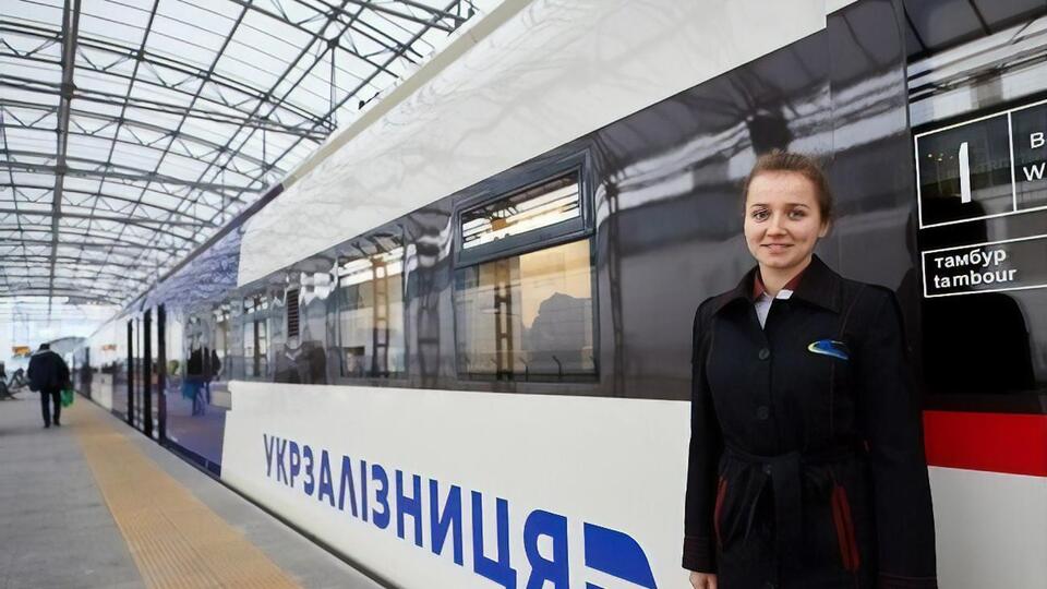 11 потягів в Україні ввечері 16 грудня прямують за графіком