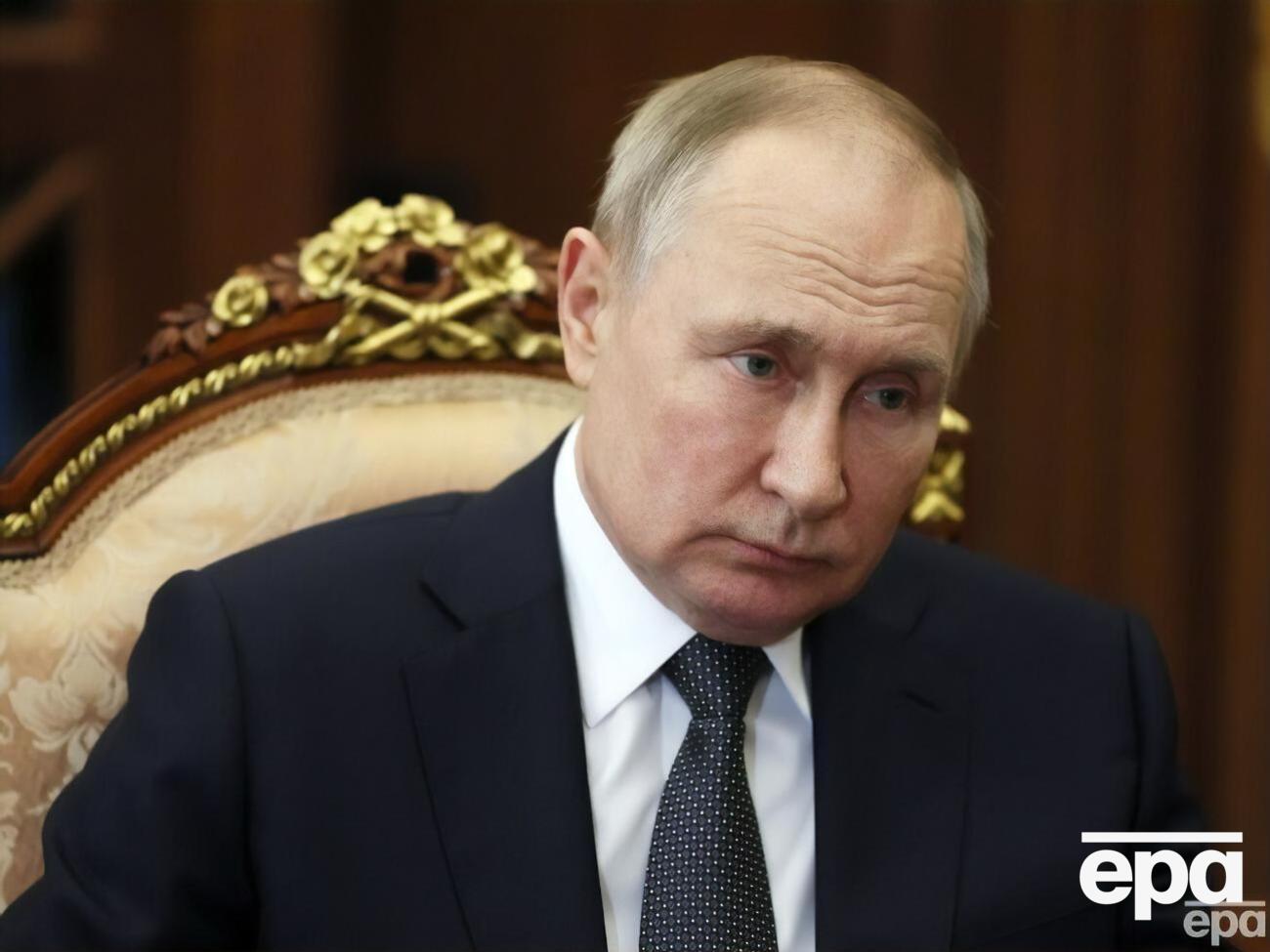 Статуя Путина с головой в виде пениса установлена в знак протеста против вторжения России в Украину