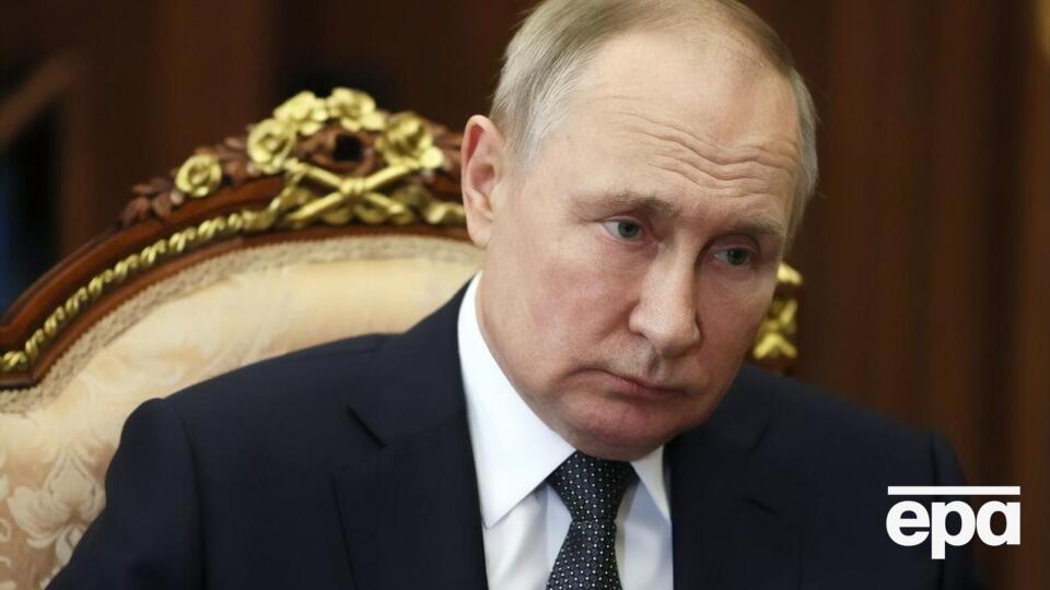 Статуя Путина с головой в виде пениса установлена в знак протеста против вторжения России в Украину