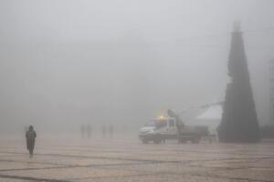 У Києві змонтували й прикрашають новорічну ялинку. Фоторепортаж