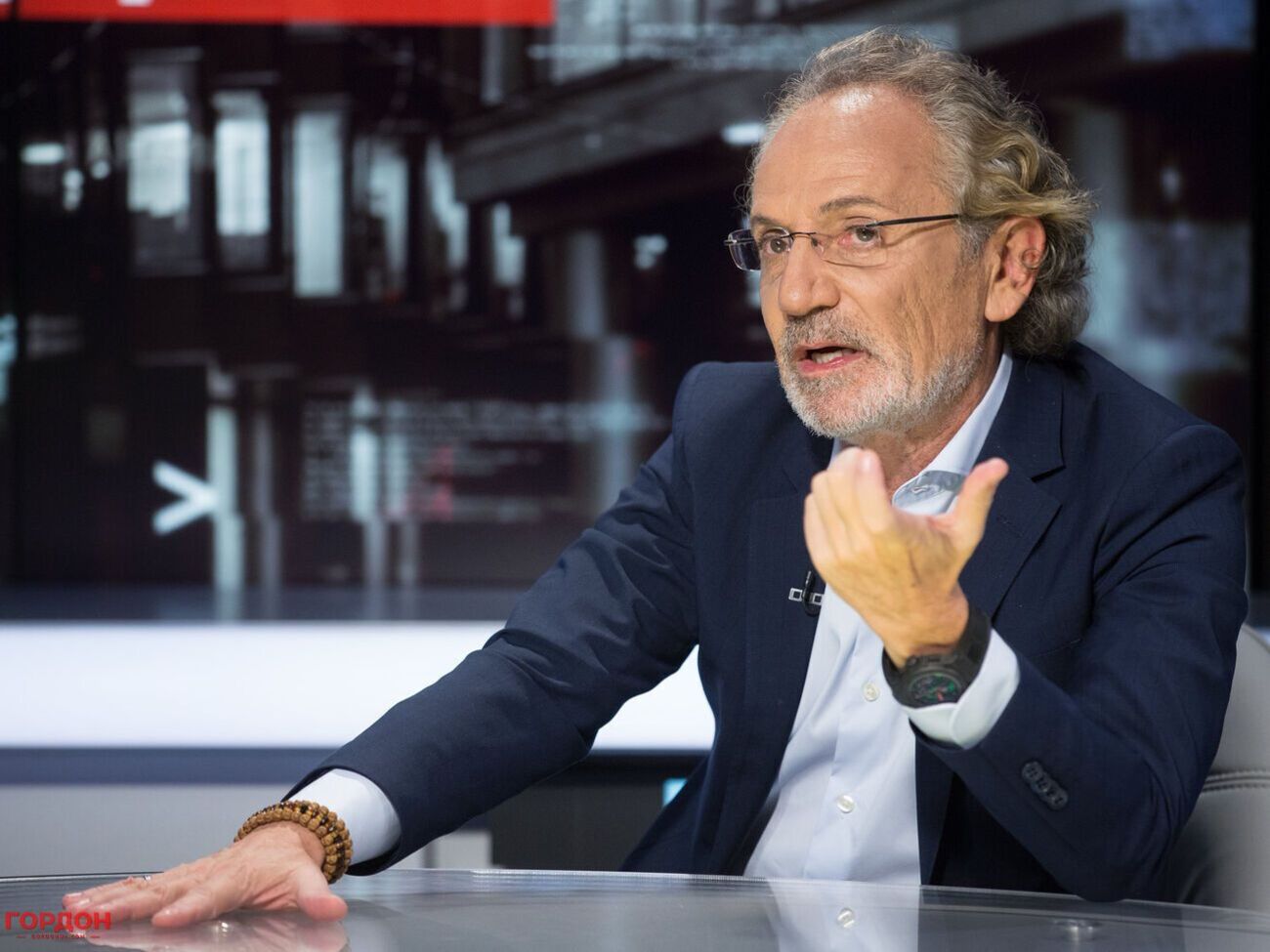 Вместе с судом над КПСС должна была быть люстрация, считает Шустер