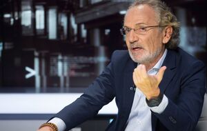 Вместе с судом над КПСС должна была быть люстрация, считает Шустер