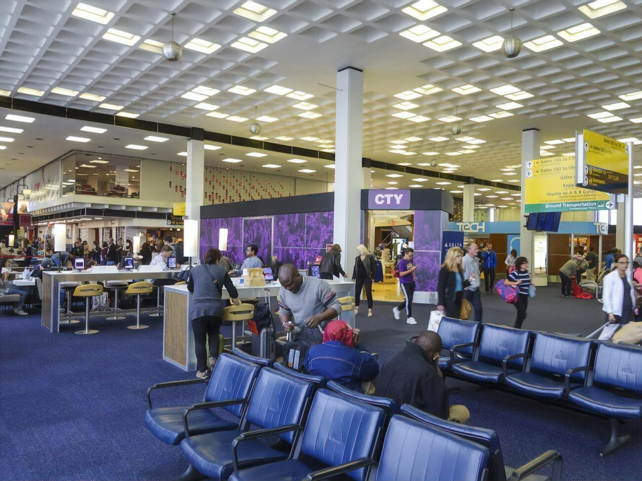 Протягом року в пасажирів в аеропортах США вилучили 6301 одиницю вогнепальної зброї