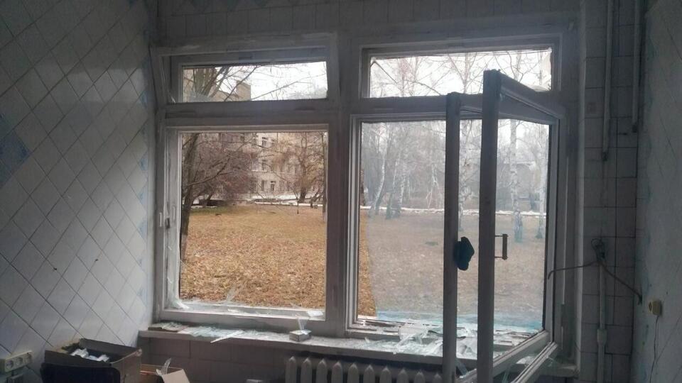 В результате атаки повреждено здание больницы