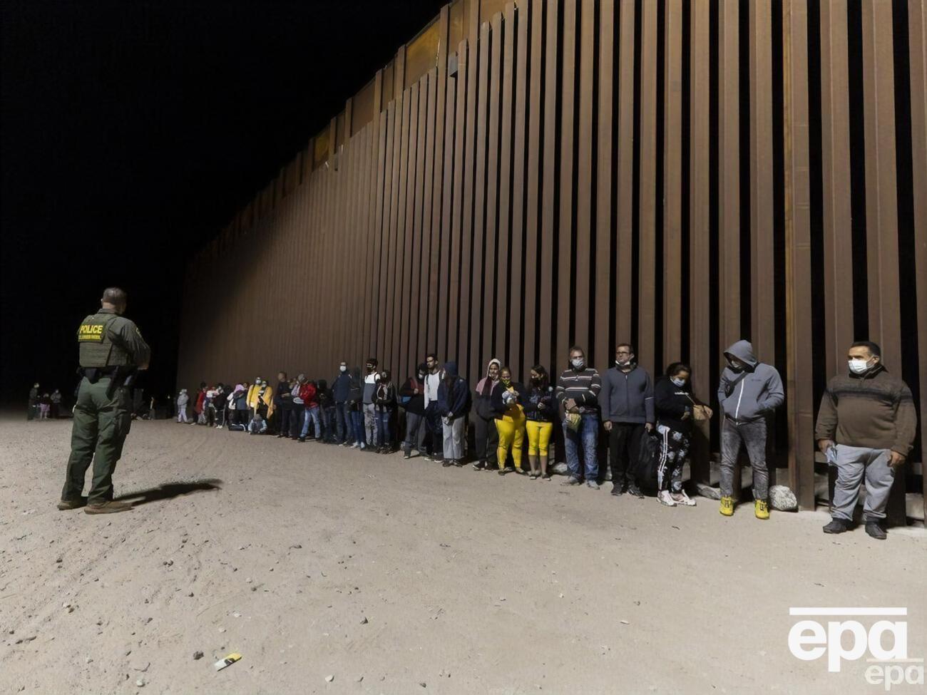 Число пересекающих границу мигрантов увеличилось на 40%, пишет Reuters