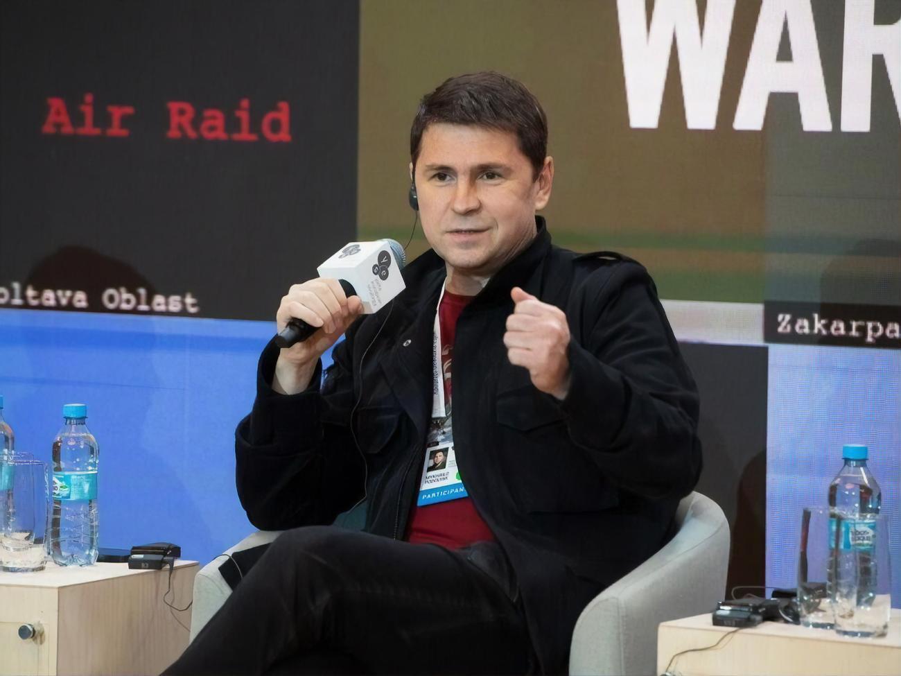 Росія має програти, забратися з України, заплатити за рахунками, зазначив Подоляк