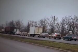 Затор від села Безіменне до кордону з Московією понад 30 км, зазначив Андрющенко