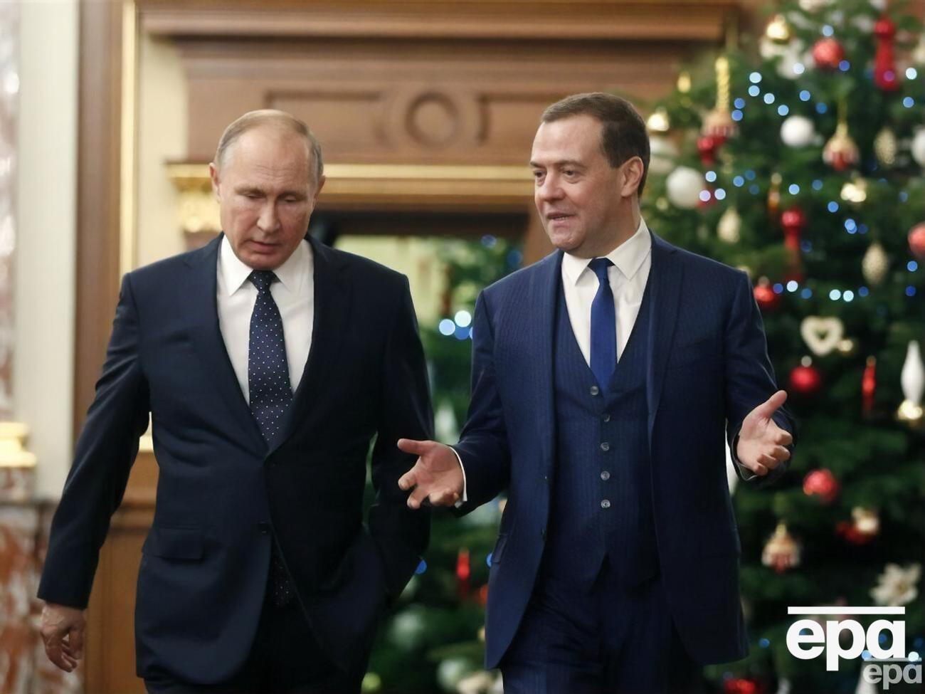 По информации&nbsp;Галлямова, у Путина и Медведева разное отношение к комфорту; за Медведевым возят&nbsp;его "личные фетиши"&nbsp;