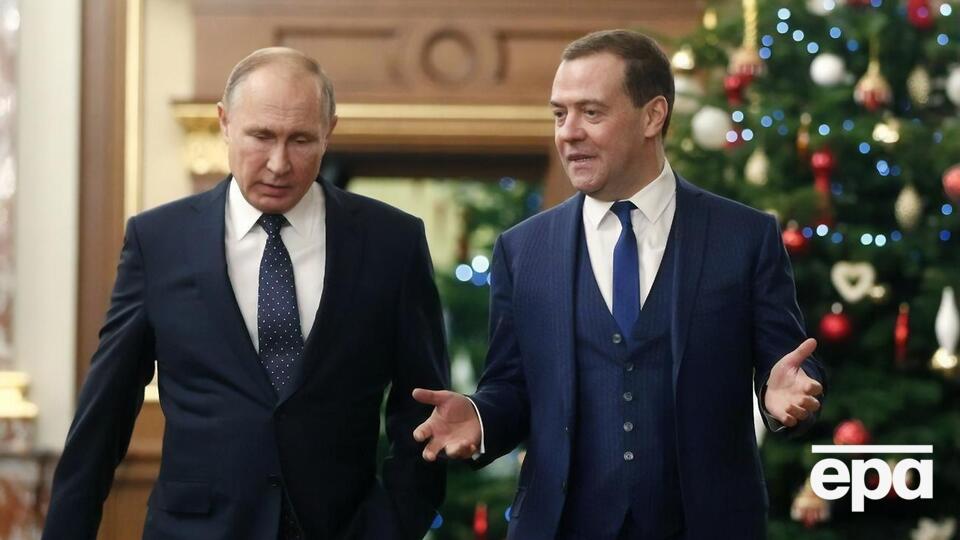 За інформацією Галлямова, у Путіна й Медведєва різне ставлення до комфорту; за Медведєвим возять його "особисті фетиші"