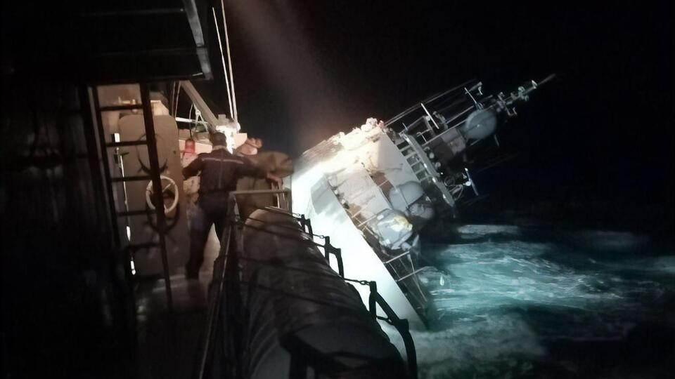 Під час шторму корвет нахилився на бік і затонув