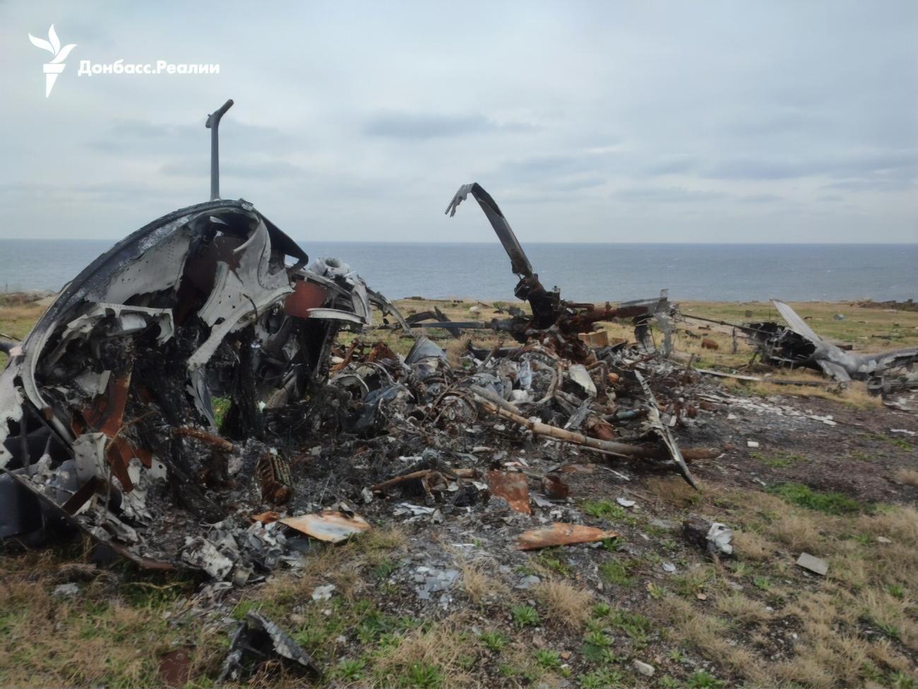 Разрушенные здания и уничтоженная техника. СМИ показали, как сейчас выглядит Змеиный. Фоторепортаж