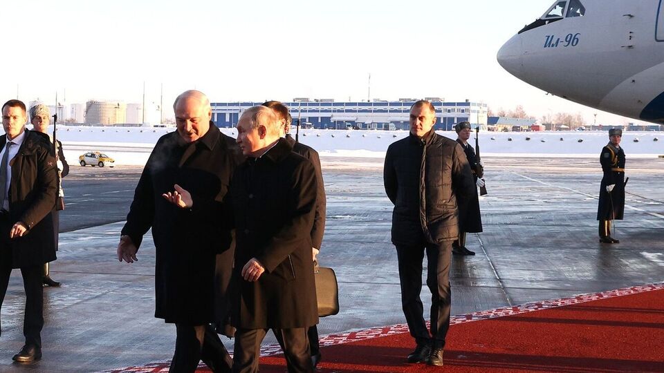 Путин прибыл в Минск на Ил-96