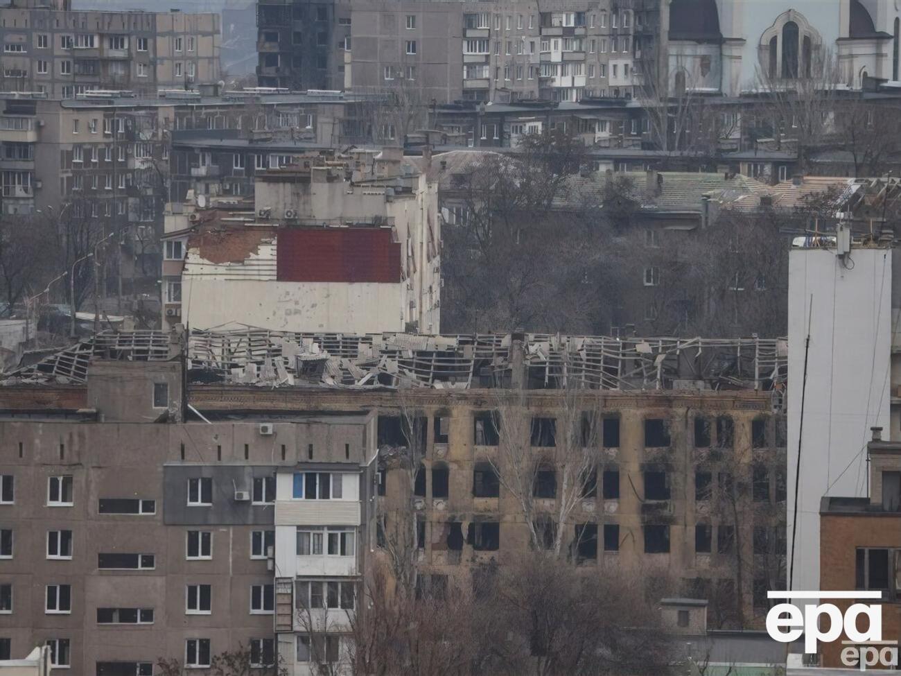 У зруйнованому Маріуполі люди мерзнуть без опалення