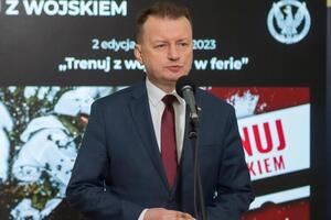 Блащак: Мы хотим поощрить тех, кто не определился с будущим, служить в Войске Польском