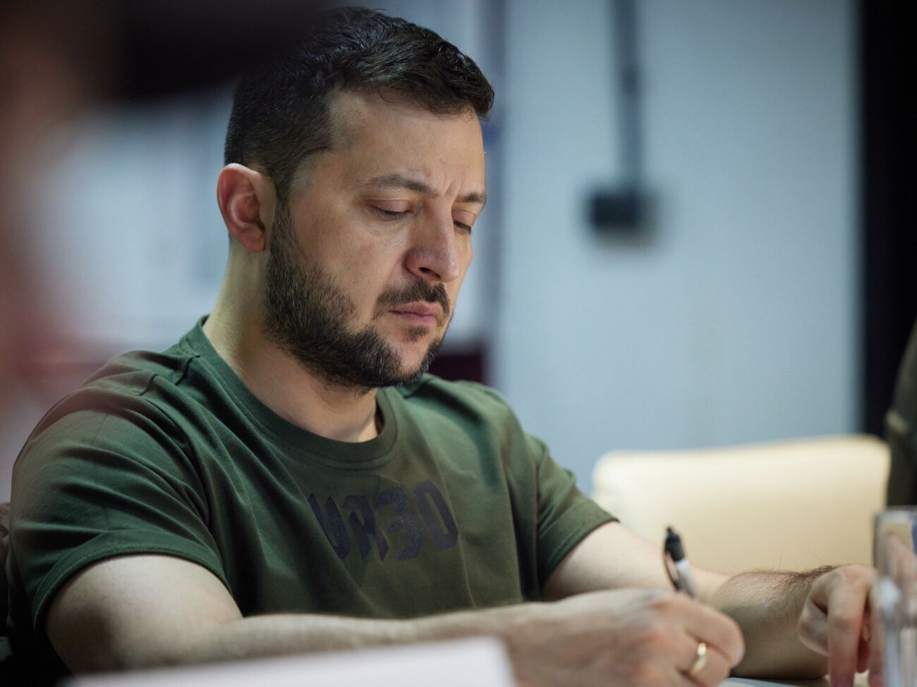В Херсонской области Зеленский создал более 30 военных администраций