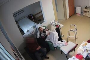 Саакашвили с мая находится в клинике "Вивамеди" в Тбилиси. Защита политика сообщила, что у него диагностировали несколько серьезных заболеваний