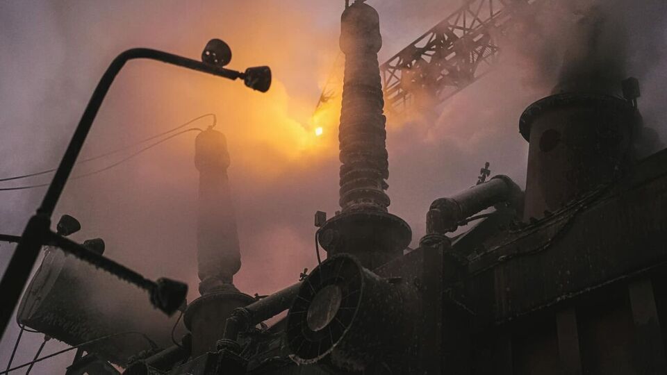Через влучання кількох дронів 19 грудня споживачів було від'єднано від електрики більше, ніж напередодні, зазначив Зеленський