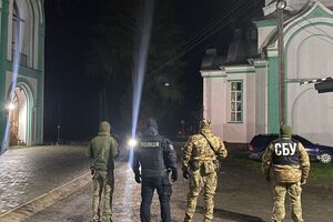 СБУ проводит обыски совместно с сотрудниками Национальной полиции и Национальной гвардии