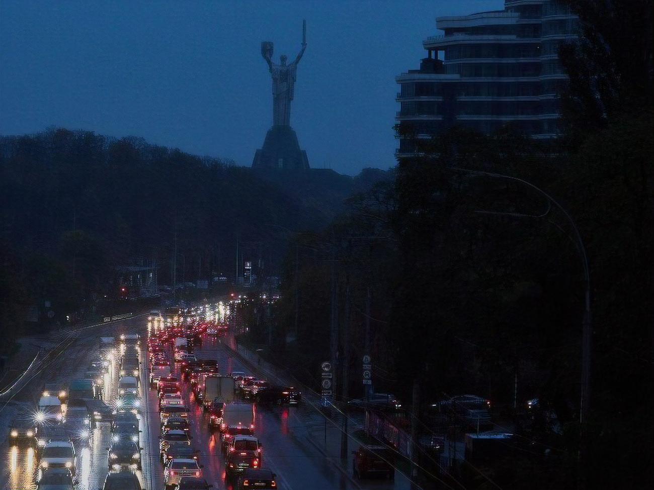 У Києві світло повернули 395 тис. сімей